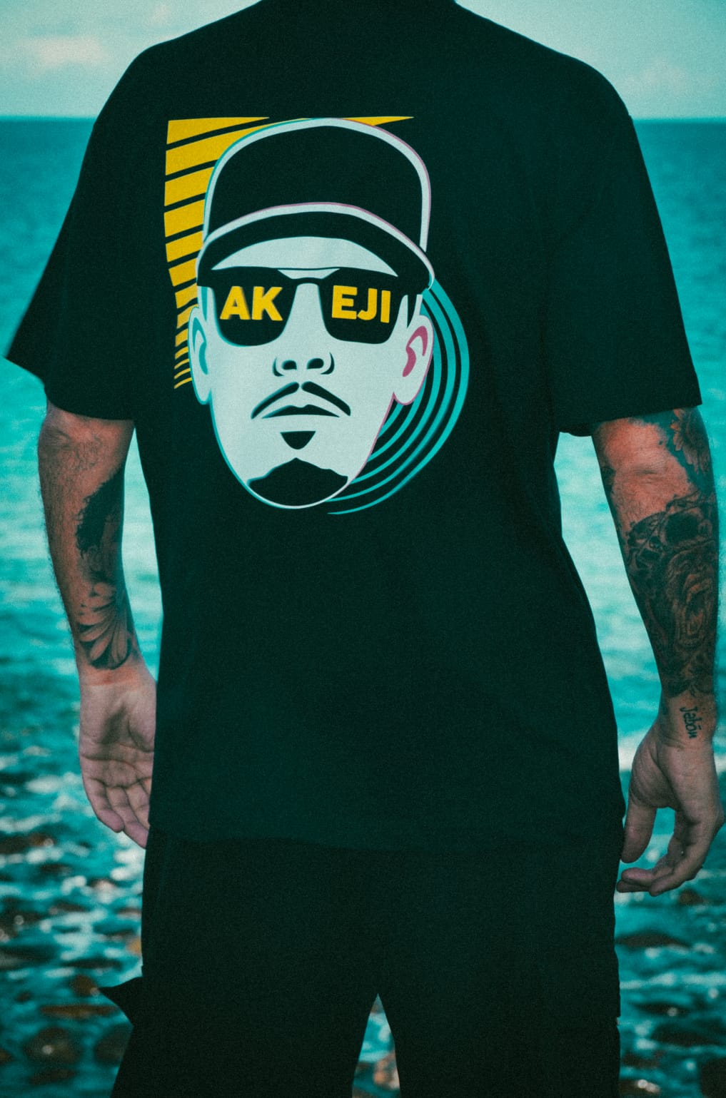 CAMISETA AKEJI – EDICIÓN LIMITADA