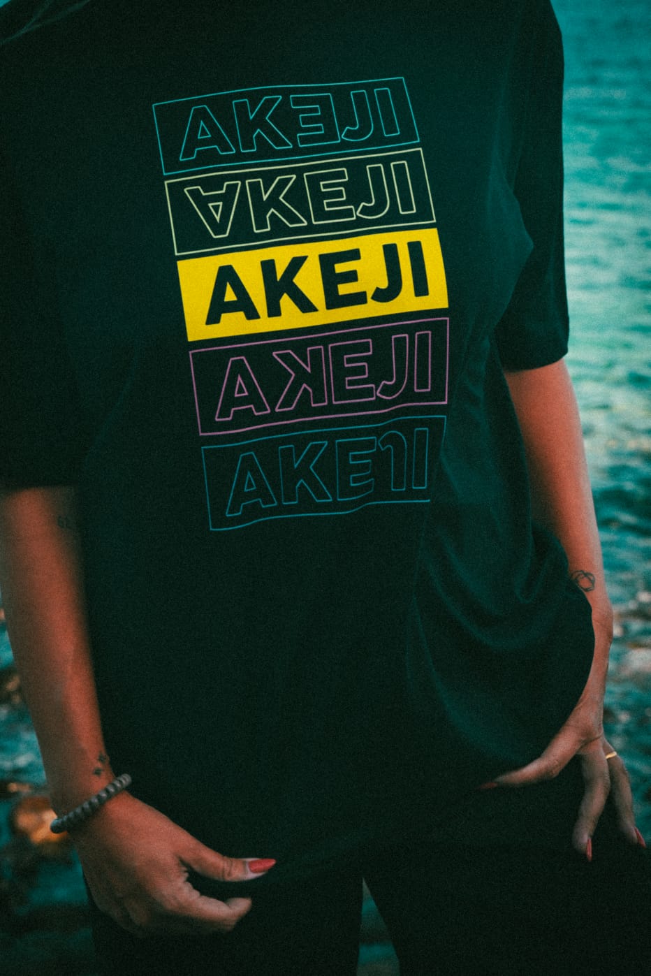CAMISETA AKEJI – EDICIÓN LIMITADA